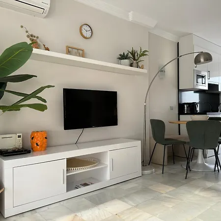 Casa Naranja, Cabopino 2 Pools & Heated Indoor Pool Apartment *
