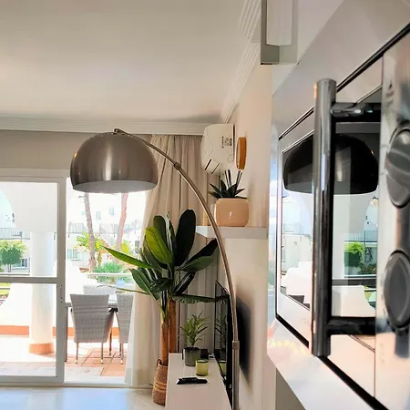 Casa Naranja, Cabopino 2 Pools & Heated Indoor Pool Apartment Marbella